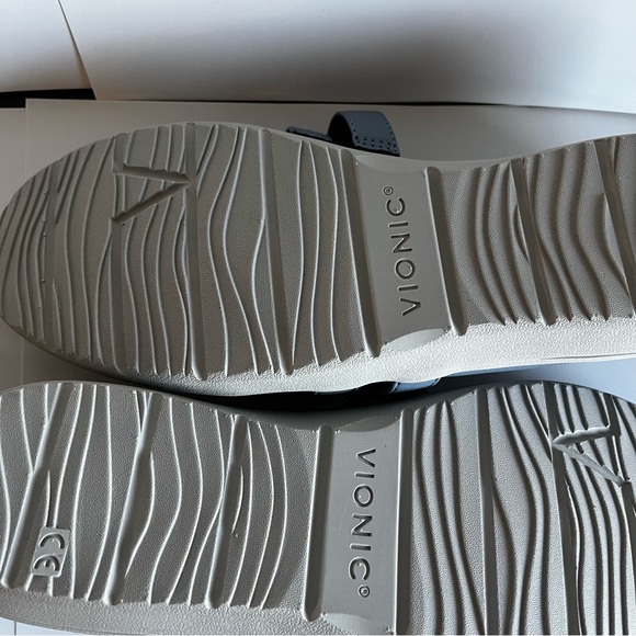 Vionic Magnolia Cala Blue Mary Jane Slip On NWOT 8.5 - Picture 8 of 9